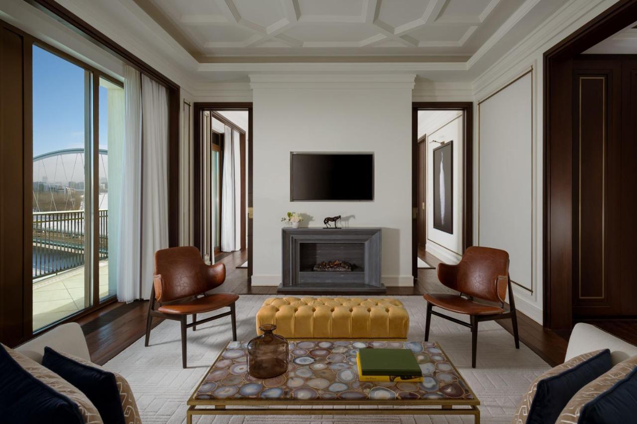 The St. Regis Astana Hotel Bagian luar foto A suite at the hotel