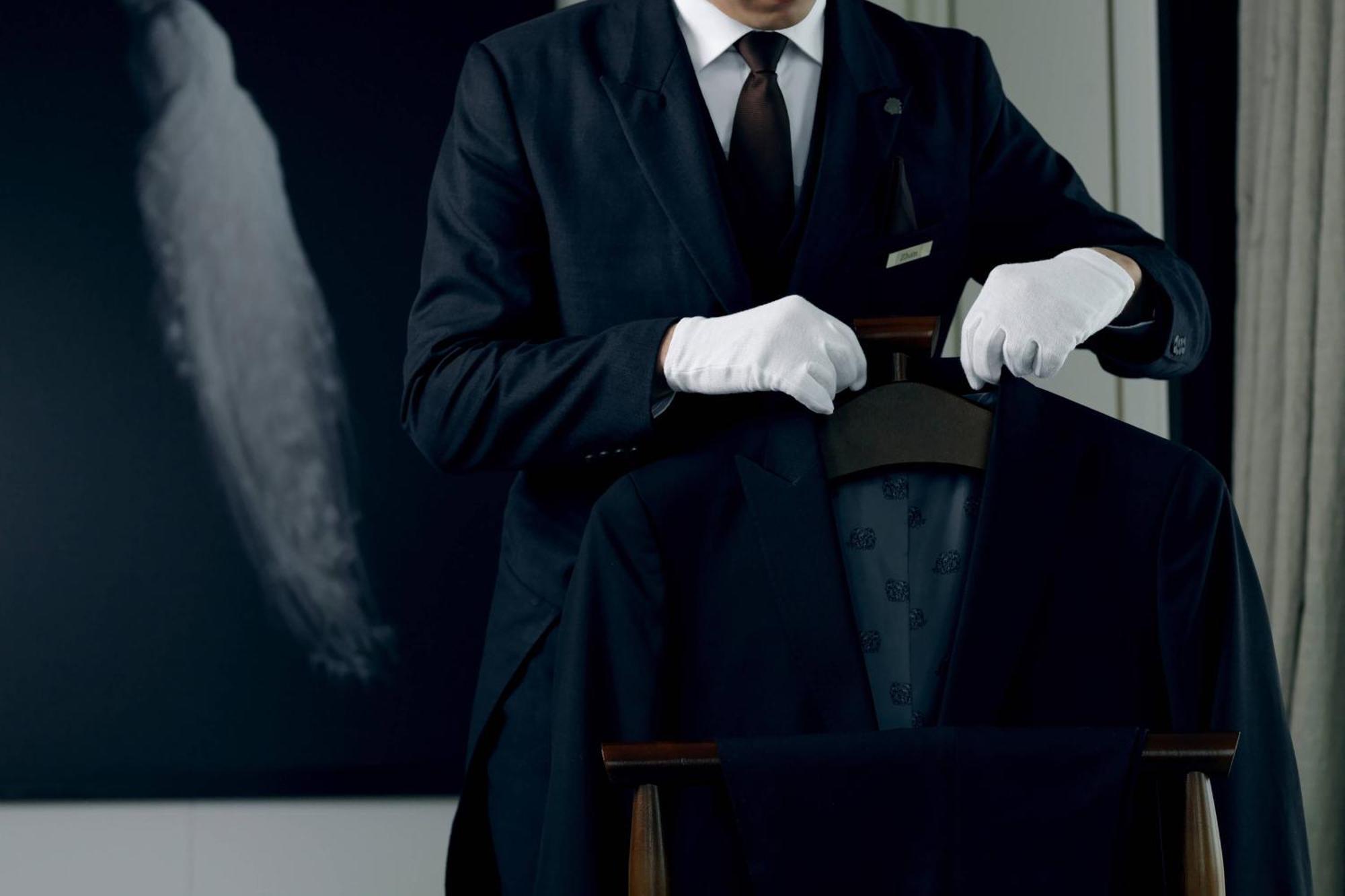 The St. Regis Astana Hotel Bagian luar foto A butler wearing white gloves
