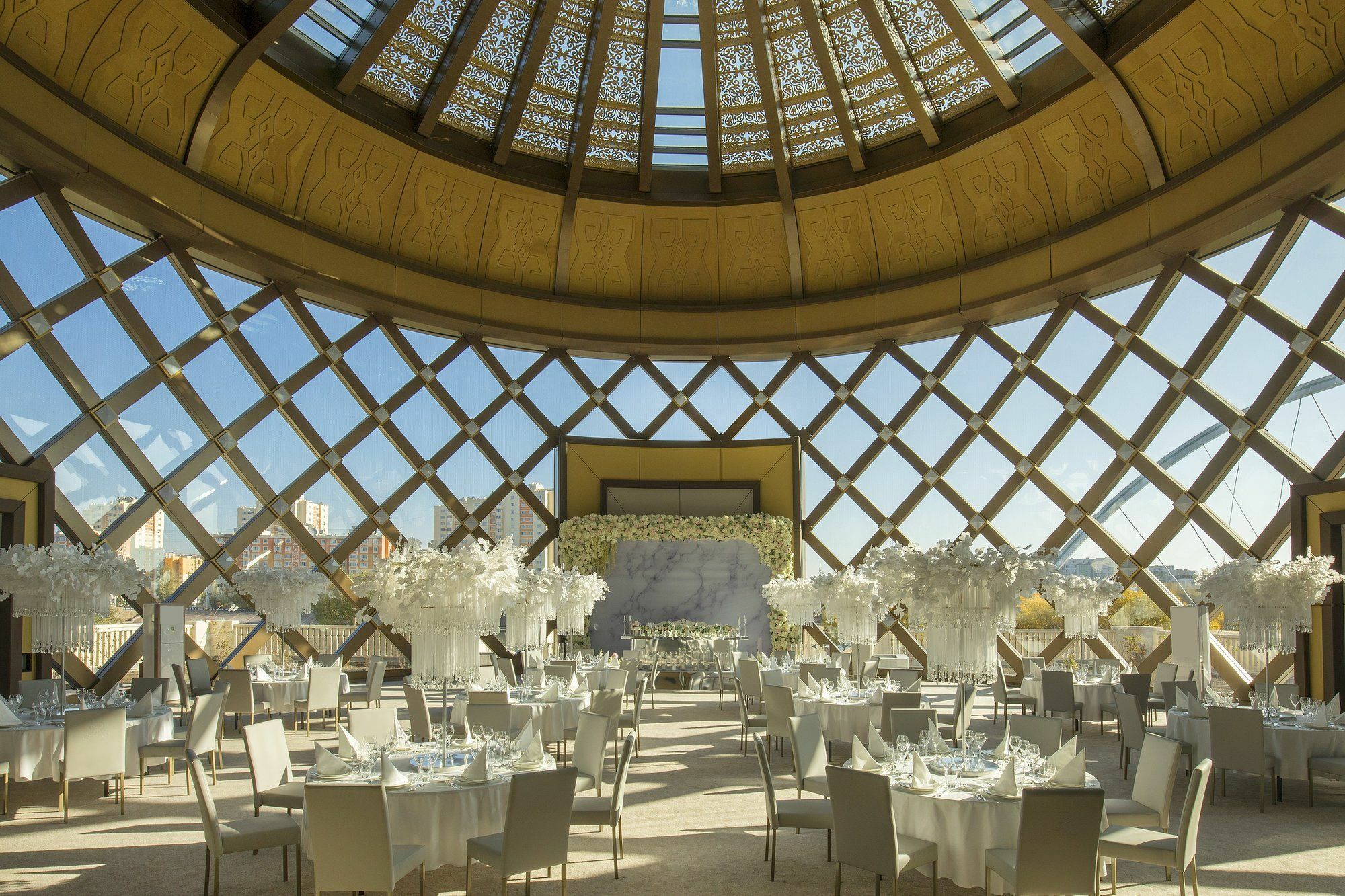 The St. Regis Astana Hotel Bagian luar foto The interior of the restaurant